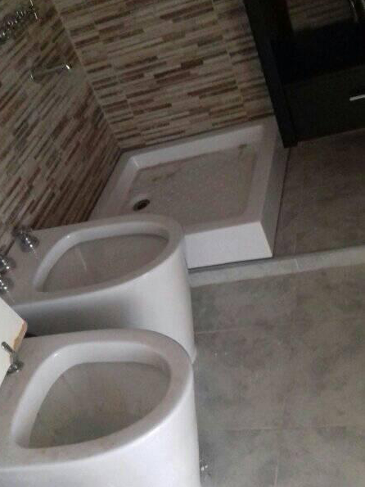 Instalación de termo eléctrico y sanitarios en una vivienda de Torremolinos